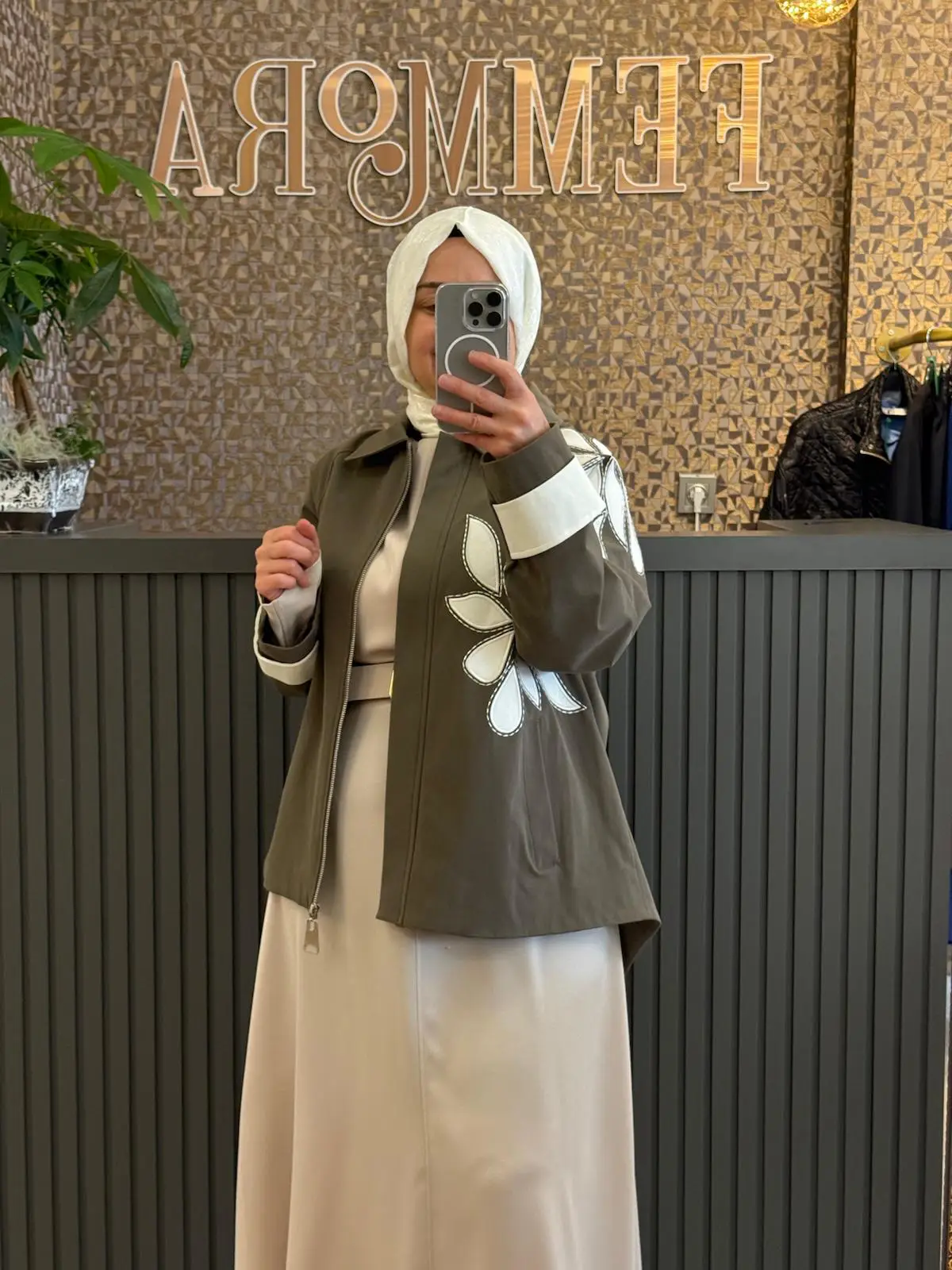 femügc8 Pearly Nakış İşlemeli Kısa Trençkot - Görsel 1